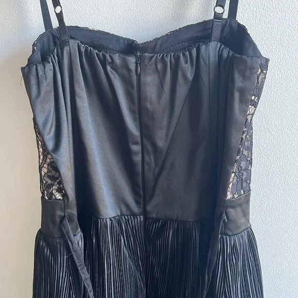 Gorgeous Dress Rinascimento - Picture 7 of 12